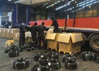 5kg cocaine stash hidden in curtainsider.
