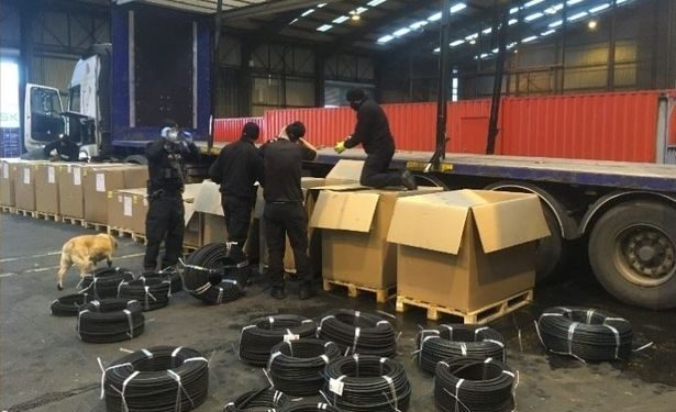 5kg cocaine stash hidden in curtainsider.