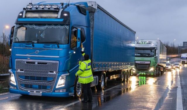 500 British truck drivers face £300 fines for KAP issues