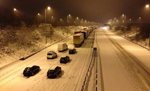 Heavy snow pushes across England with up to 8″ expected! (24th Jan 2021)