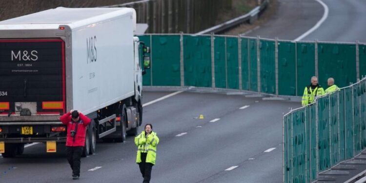 Pedestrian killed by HGV on M4