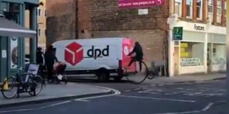 VIDEO OOPS | Penny Farthing bicycle vs DPD Van