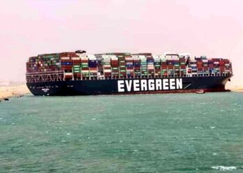 Container ship blocks the Suez Canal