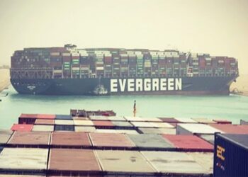 Container ship blocks the Suez Canal