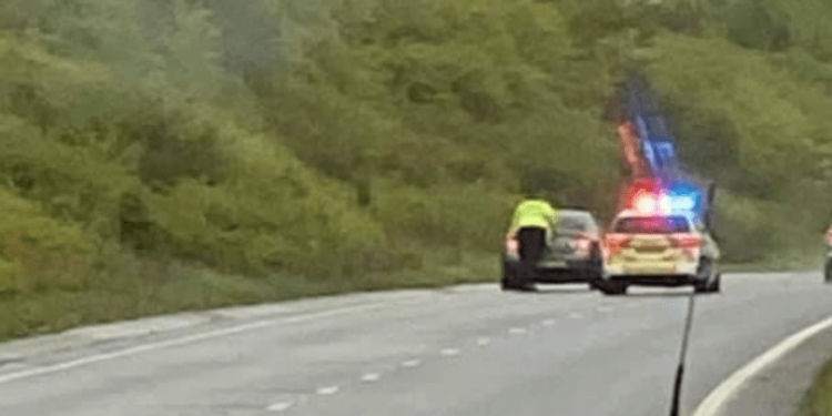 Policeman Pushes Stranded Motorist Over 1 Mile In Pouring Rain After Recovery Company ‘Refused To Stop’