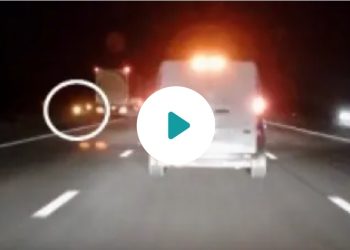 VIDEO | M4 lorry driver shunting car off motorway hard shoulder