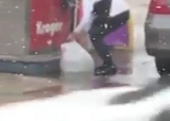 VIDEO | American motorist fills plastic bag with petrol after fuel shortage fear