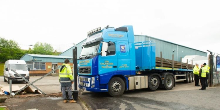 Angry landlord blocks Yodel Depot with truck
