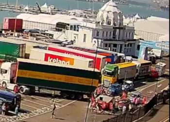 VIDEO OOPS | Trucker demolishes Southampton Ferry Ticket Booth