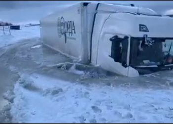 VIDEO OOPS | Ice Road claims Truck