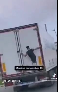 VIDEO OOPS | Stowaway enters moving trailer via tiny ventilation hatch