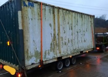 Land Rover towing 20ft container pulled over for doing 30mph on A47