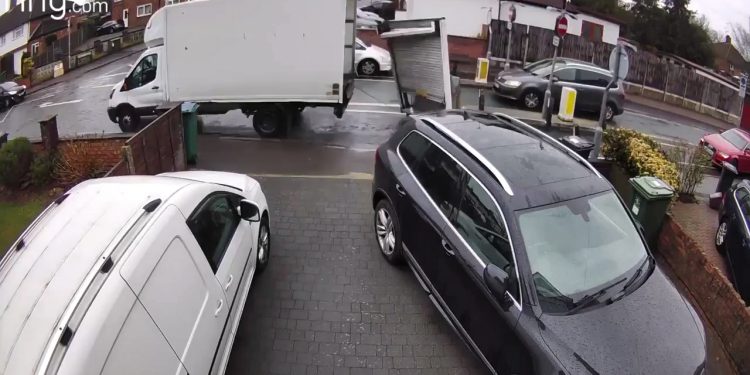 VIDEO OOPS | Van door & tail lift ripped off