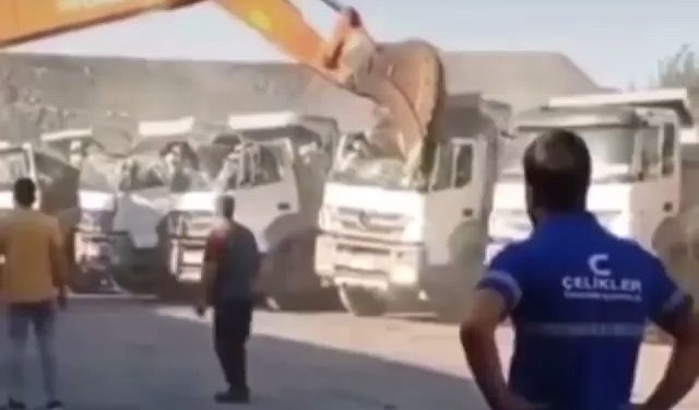 VIDEO OOPS | Excavator destroys truck fleet