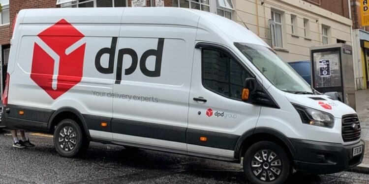 VIDEO OOPS | DPD Driver locks himself in his van