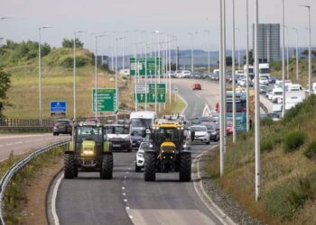 Tractors block A92 in fuel price protest.