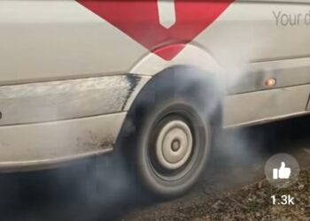 VIDEO OOPS | DPD van burnout #FootDownFriday