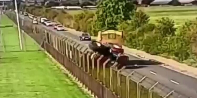 VIDEO OOPS | Tractor drives over car