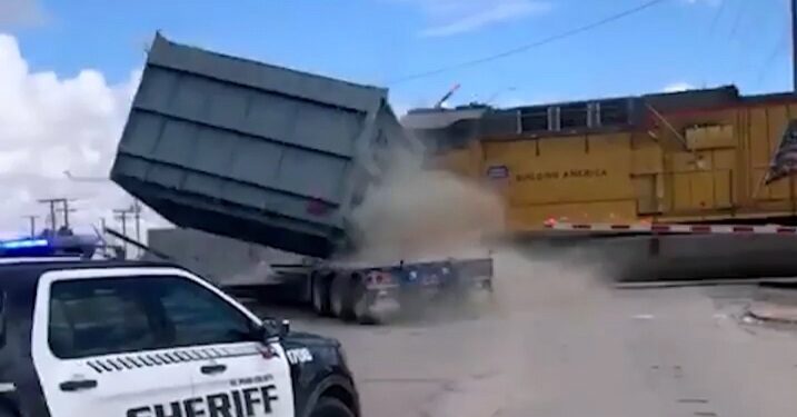 Video Oops | Truck vs Train.