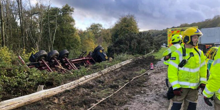 Truck overturns on A3
