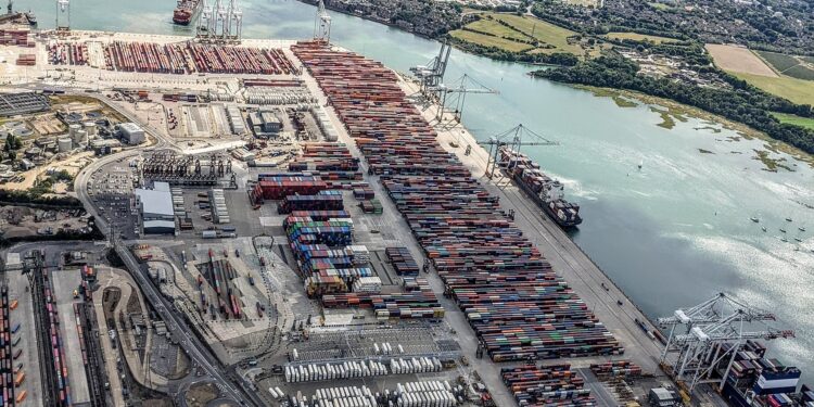 130 space Southampton Port truck park approved