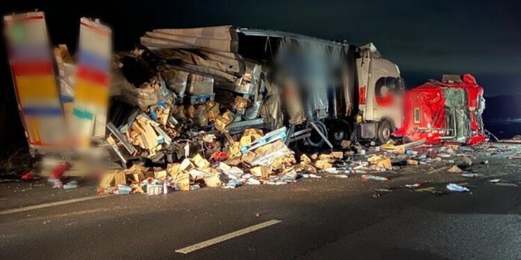 Updated 17.55 – M180 eastbound closed due to accident involving HGVs