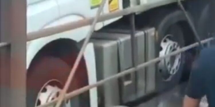 Video Oops | Trucker ruptures fuel tank on the Eurotunnel