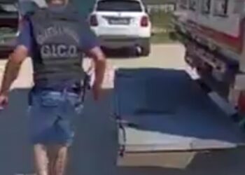 Video | Italian Officials reveal hidden smuggling compartment in trailer