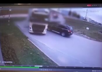 VIDEO OOPS | Truck vs Train