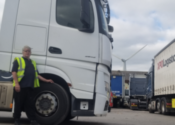 Trucker prosecuted for not using parking lights