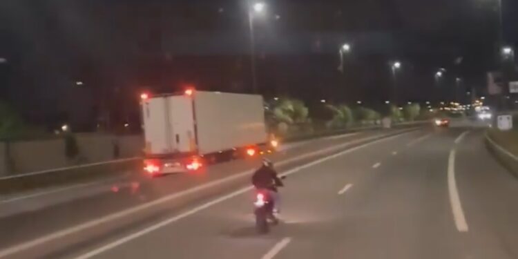 VIDEO OOPS | Trucker leaves Calais on wrong side of the carriageway