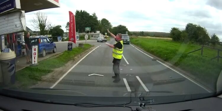 Video Oops | Dashcam footage shows damage from unsecure load