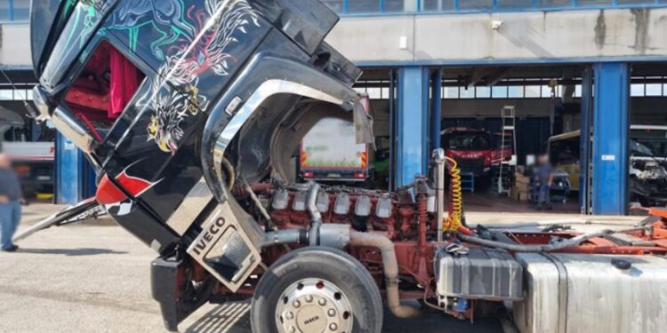 1500bhp V12 Quad Turbo Iveco Stopped By Italian Police