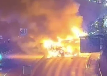 VIDEO – Tesco Lorry Fire on M25 Causes Major Travel Disruption