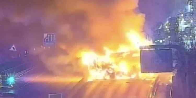 VIDEO – Tesco Lorry Fire on M25 Causes Major Travel Disruption